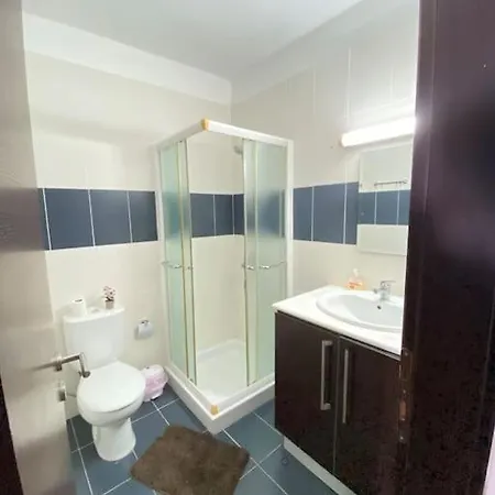 아파트 Spacious With Pool 라르나카